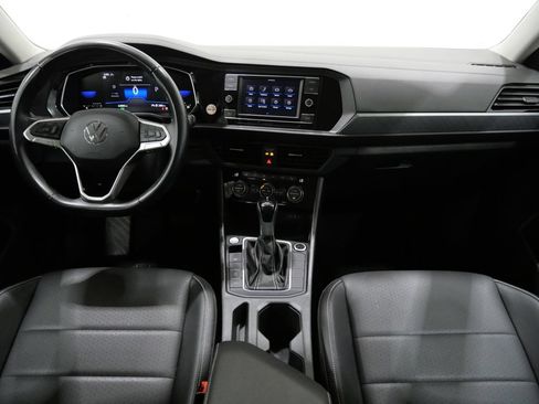 Used 2024 Volkswagen Jetta SE FWD image 9