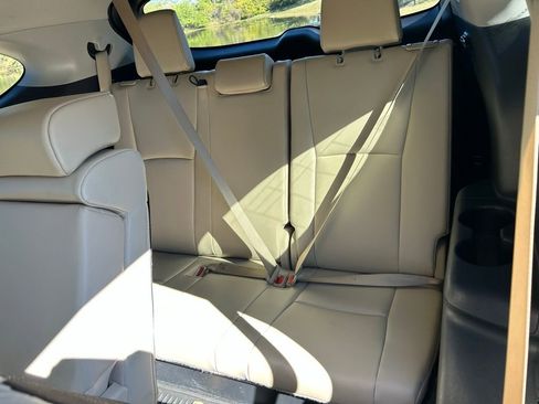 Used 2023 Toyota Highlander XLE image 13