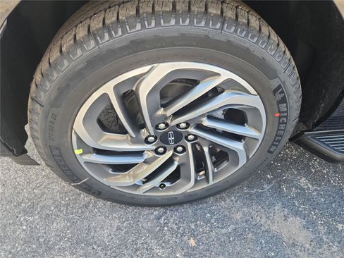 New 2026 Lincoln Navigator Premiere AWD/4WD image 9