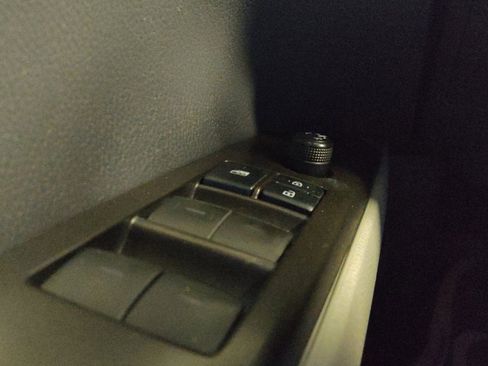 Used 2021 Toyota Camry LE w/ Carpet Mat Package (TMS) FWD image 27