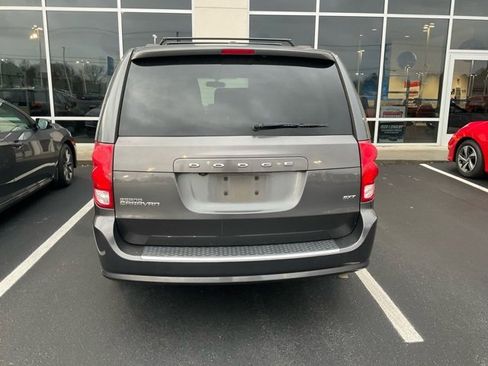 Used 2016 Dodge Grand Caravan SXT image 7