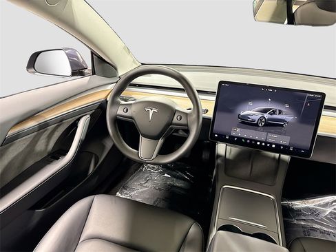 Used 2023 Tesla Model 3 Standard Range image 15