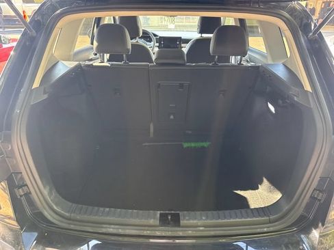 Used 2025 Volkswagen Taos SE FWD image 11