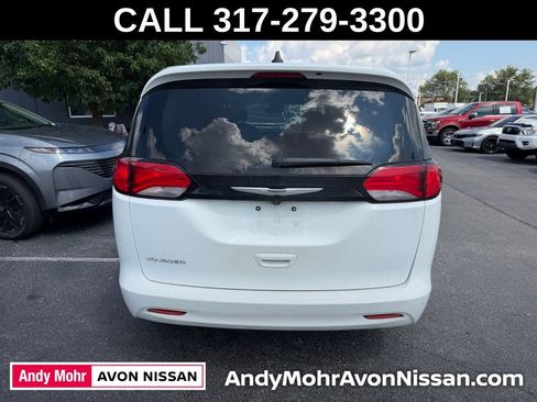 Used 2023 Chrysler Voyager LX FWD image 5