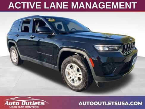 Used 2023 Jeep Grand Cherokee Laredo image 1