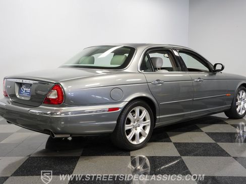 Used 2004 Jaguar XJ8 image 12