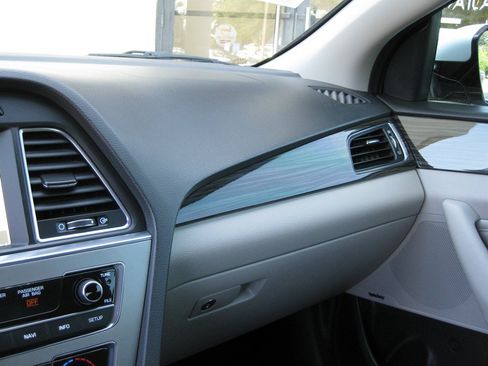 Used 2015 Hyundai Sonata Limited w/ Option Group 05 FWD image 22
