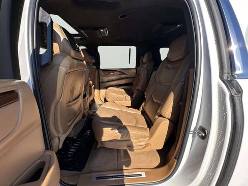 Used 2017 Cadillac Escalade ESV Platinum image 25