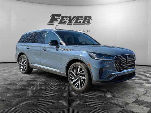 Used 2025 Lincoln Aviator Reserve w/ Equipment Group 201A image 7