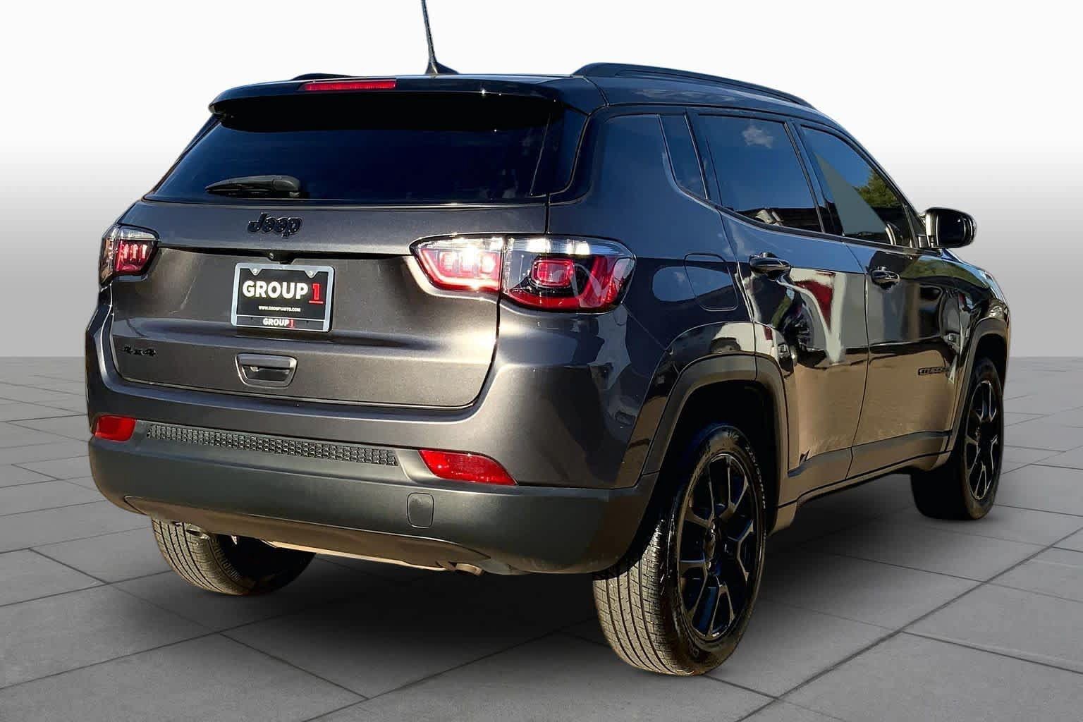 Used 2023 Jeep Compass Latitude AWD/4WD image 13