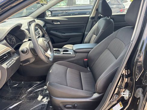 Used 2025 Nissan Altima 2.5 SV FWD image 28