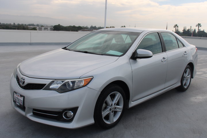 Used 2012 Toyota Camry SE FWD image 6