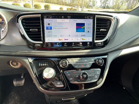 New 2026 Chrysler Pacifica Select image 26