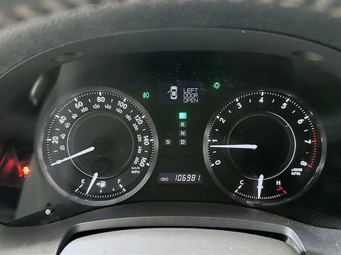 Used 2010 Lexus IS 250C RWD image 12