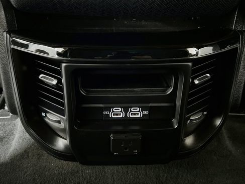 Used 2023 RAM 1500 Laramie AWD/4WD image 19