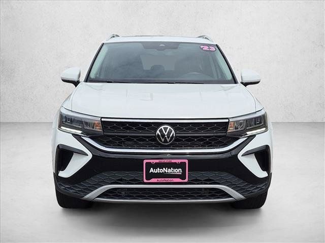 Used 2023 Volkswagen Taos SE w/ Panoramic Sunroof Package AWD/4WD image 2