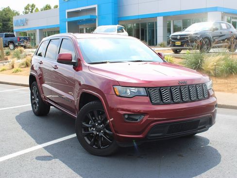 Used 2021 Jeep Grand Cherokee Laredo X image 2