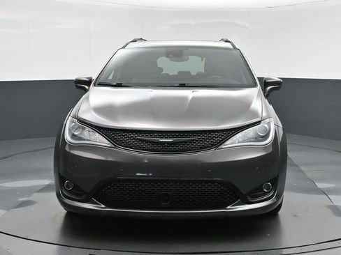 Used 2020 Chrysler Pacifica Touring-L image 2
