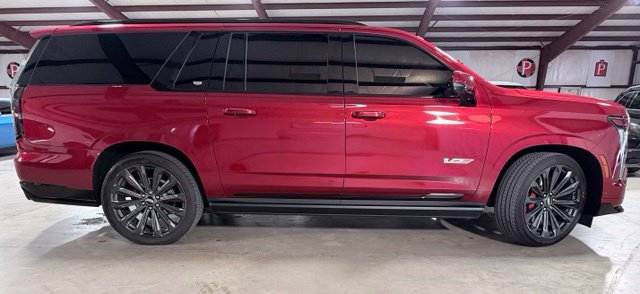 Used 2026 Cadillac Escalade ESV V AWD/4WD image 2