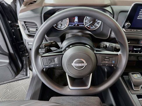 Used 2023 Nissan Rogue SV AWD/4WD image 3