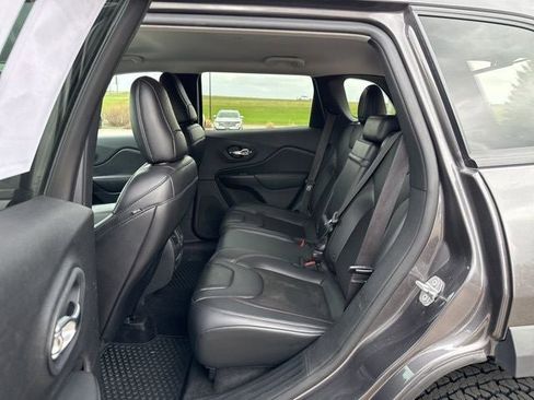 Used 2019 Jeep Cherokee Trailhawk w/ Comfort/Convenience Group AWD/4WD image 17