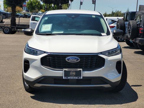 Used 2023 Ford Escape Active image 2