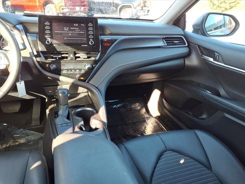 Used 2024 Toyota Camry SE image 14