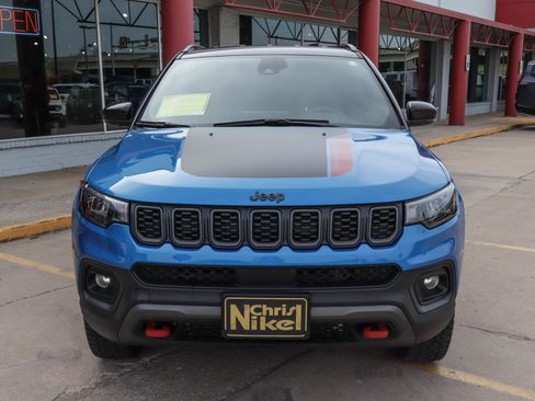 Used 2026 Jeep Compass Trailhawk AWD/4WD image 3