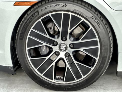 Used 2022 Porsche Taycan image 26