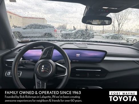 Used 2025 Buick Enclave Preferred w/ Power Package image 8