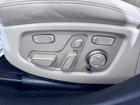 Used 2017 Genesis G90 3.3T Premium image 11