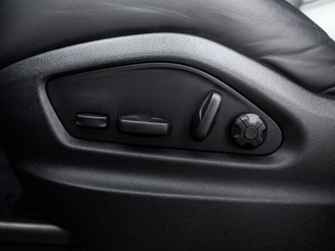 Certified 2022 Porsche Cayenne Platinum Edition image 22