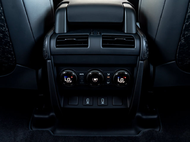 New 2026 Land Rover Defender 110 OCTA AWD/4WD image 28