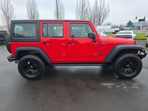 Used 2015 Jeep Wrangler Unlimited Sport w/ Connectivity Group image 6