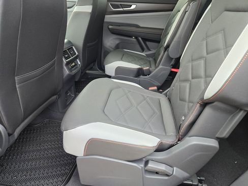 New 2026 Volkswagen Atlas Peak Edition image 22
