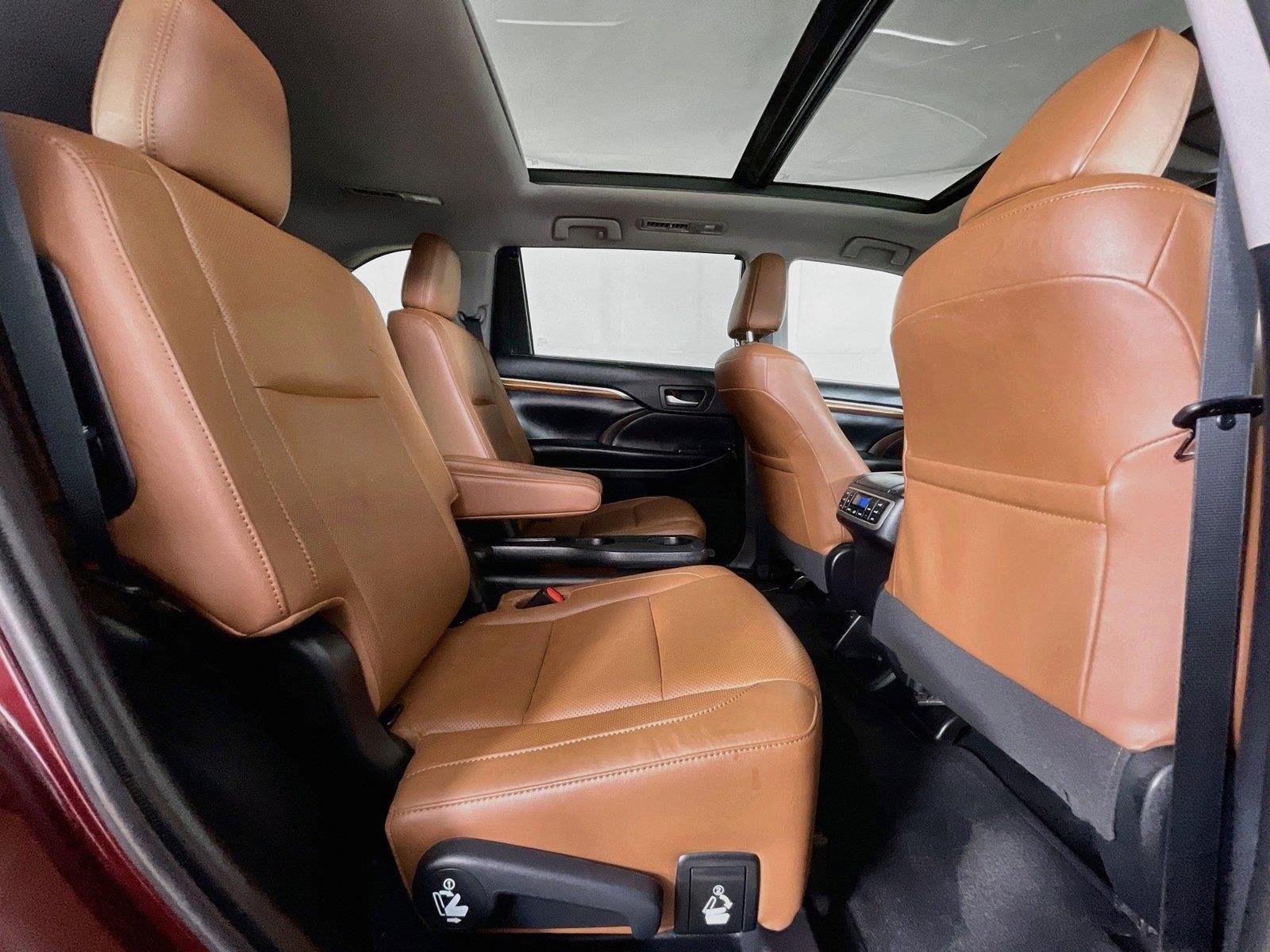 Used 2019 Toyota Highlander Limited Platinum AWD/4WD image 32