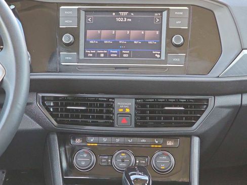 Used 2024 Volkswagen Jetta SE image 20