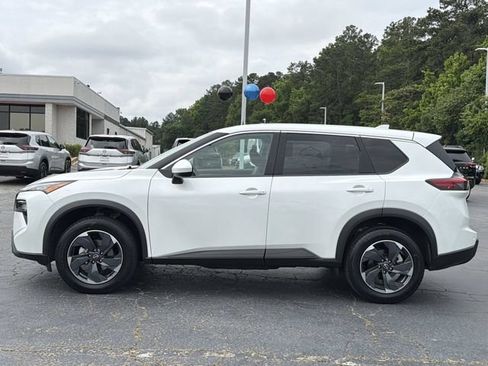 Used 2025 Nissan Rogue SV FWD image 2