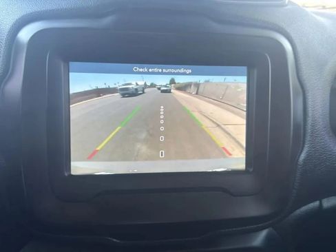 Used 2020 Jeep Renegade Altitude FWD image 15