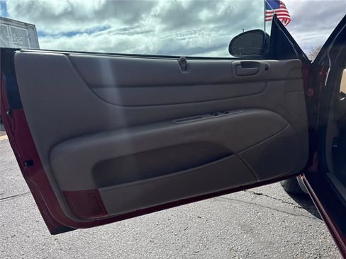 Used 2003 Chrysler Sebring GTC FWD image 17