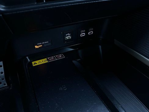 Used 2025 Toyota Camry SE image 23