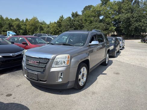 Used 2012 GMC Terrain SLT w/ Chrome and Technology Package FWD image 2