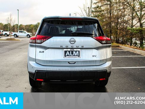 Used 2024 Nissan Rogue SV image 8