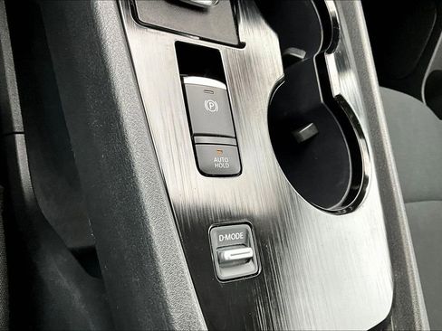 Used 2024 Nissan Rogue S image 31