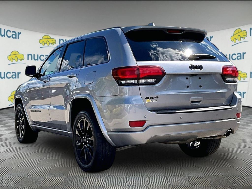 Used 2021 Jeep Grand Cherokee Laredo X AWD/4WD image 4
