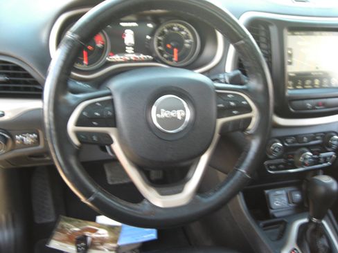 Used 2018 Jeep Cherokee Limited w/ High Altitude Package image 8