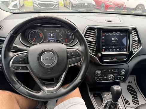 Used 2020 Jeep Cherokee Limited FWD image 16