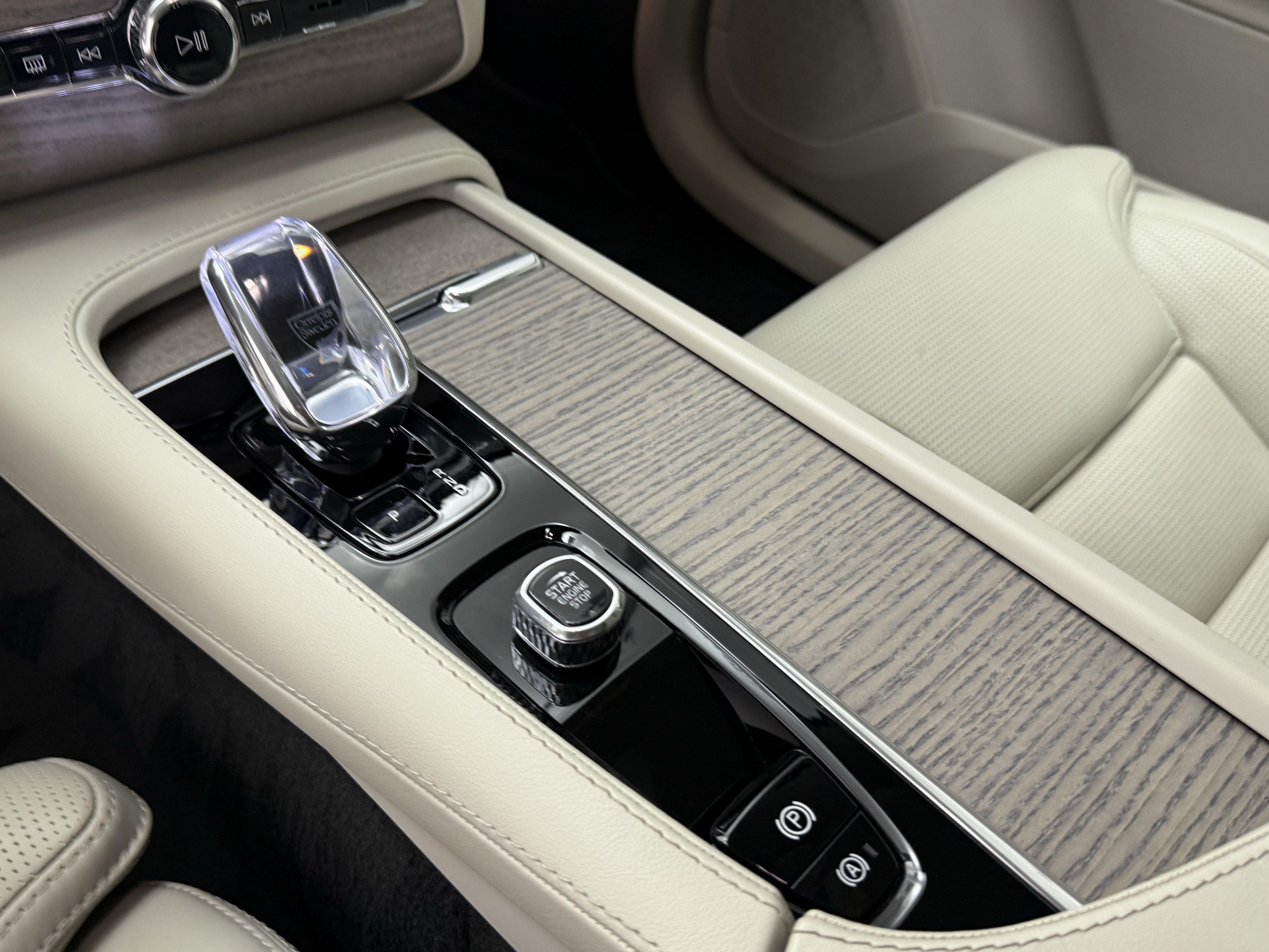 Certified 2024 Volvo XC90 B6 Ultimate w/ Protection Package Premier AWD/4WD image 22