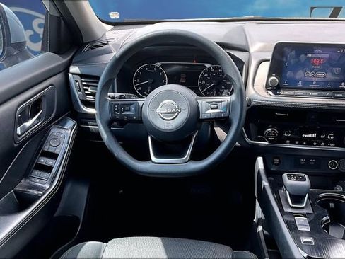 Used 2024 Nissan Rogue SV FWD image 4