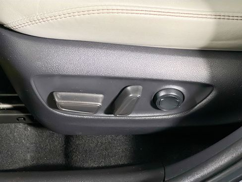 Used 2021 Toyota RAV4 XLE Premium image 15